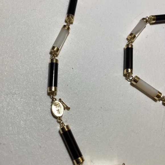 10k Onyx and Mother of Pearl Matching Necklace, and bracelet - Picture 5 of 6